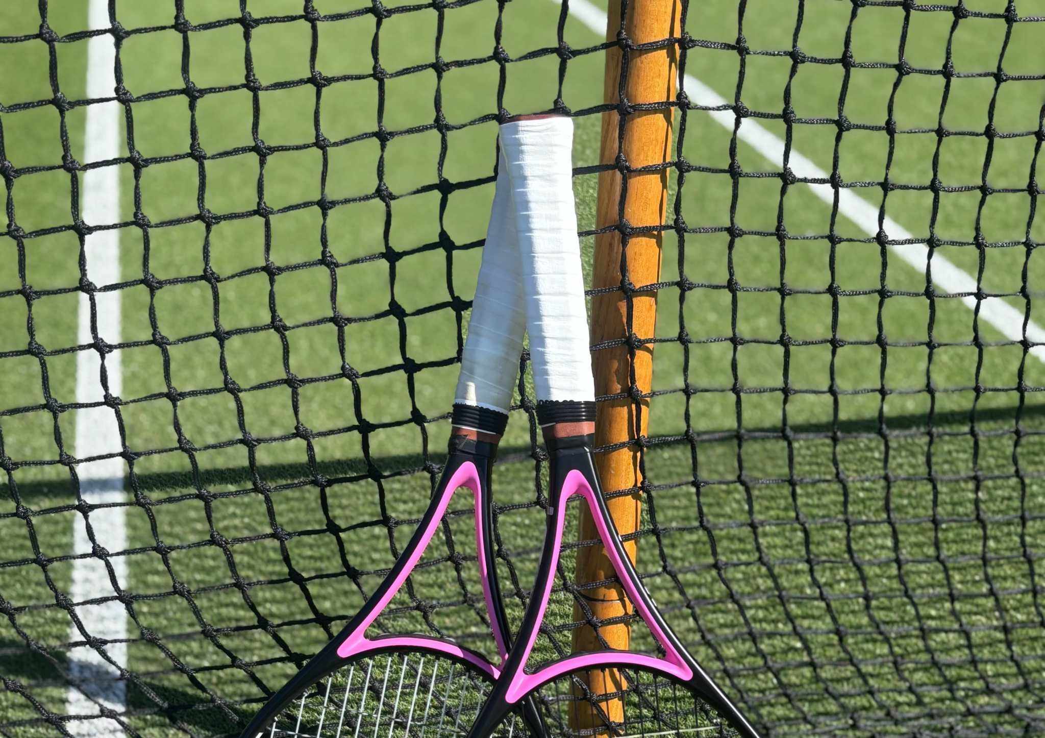 Overgrip vs Replacement Grip: Choosing the Right Fit for Your Racket ...